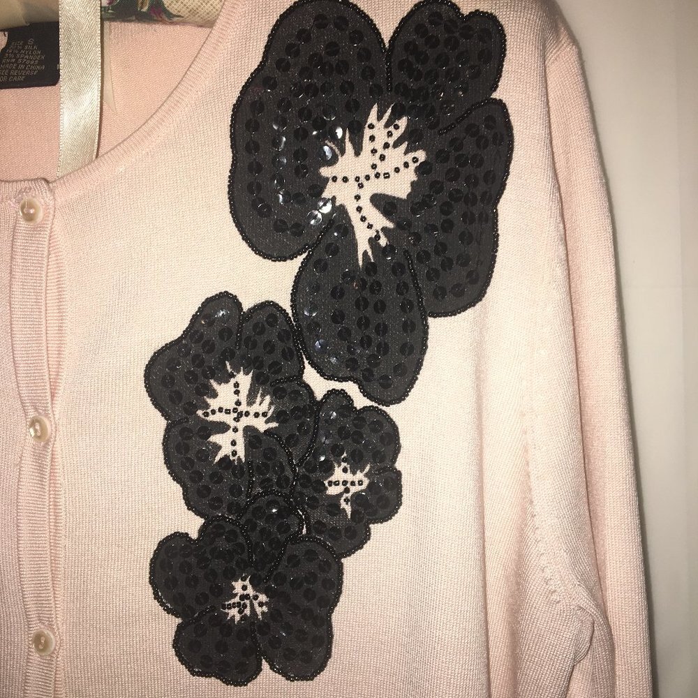 Tara Ryan Cardigan Size S Pale Pink Black Flowers - Picture 2 of 13